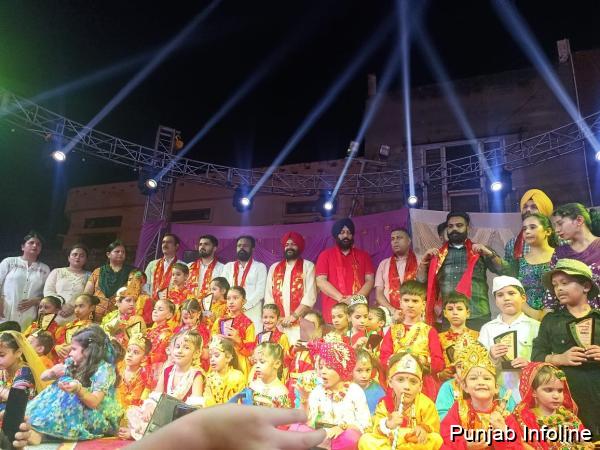 ਅਨਾਜ ਮੰਡੀ ਦੋਰਾਹਾ ਵਿਖੇ ਜਨਮ ਅਸ਼ਟਮੀ ‘ਤੇ ਕਰਵਾਏ ਗਏ ਸਮਾਗਮ ‘ਚ ਪ੍ਰਮੁੱਖ ਭਾਜਪਾ ਆਗੂਆਂ ਕੀਤੀ ਇਨਾਮਾਂ ਦੀ ਵੰਡ