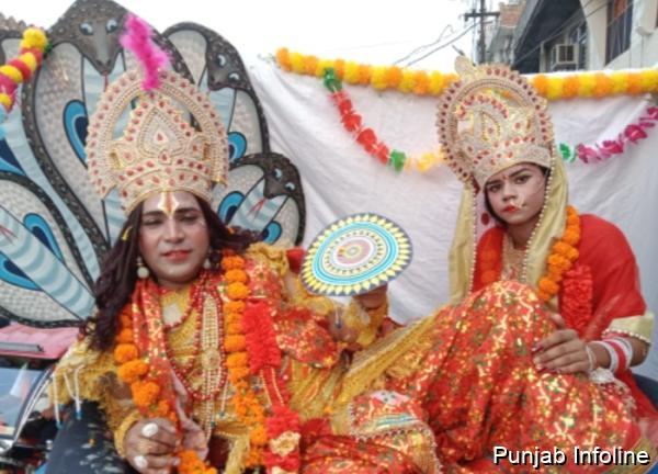 सूर्यवंशी झंडे के साथ हुई रामलीला की शुरुआत