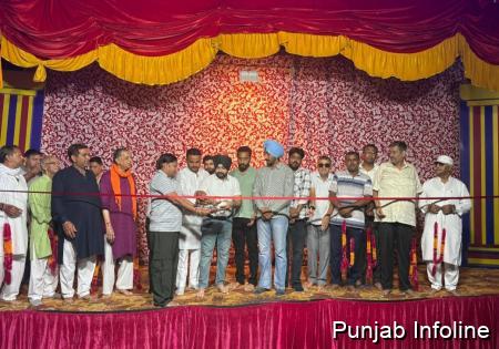 करण महाजन और हरप्रीत सिंह  सहाय जी ने किया राम-लीला का शुभारंभ