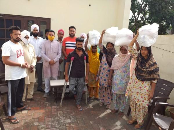 ਸਰਬੱਤ ਦਾ ਭਲਾ ਟਰੱਸਟ ਵੱਲੋਂ ਲੋੜਵੰਦਾਂ ਲਈ ਪਿੰਡ ਧੂਰਾ ਵਿਖੇ ਭੇਜੀਆਂ 40 ਰਾਸ਼ਨ ਕਿੱਟਾਂ