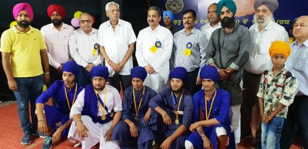 भाई डल सिंह गतका अकैडमी के बच्चों ने गतके में दिखाया अच्छा प्रदर्शन।