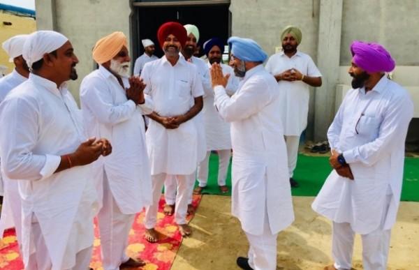ਸਾਬਕਾ ਵਿਧਾਇਕ ਸਿੱਧੂ ਨੇ ਕੀਤਾ ਹਲਕੇ ਦਾ ਦੌਰਾ, ਵਰਕਰਾਂ ਦੇ ਦੁੱਖ ਸੁਖ ਵਿੱਚ ਹੋਏ ਸ਼ਰੀਕ।